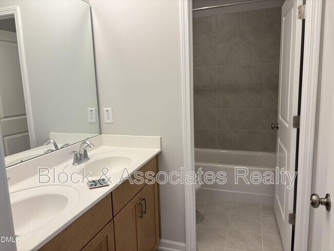 Building Photo - 2105 Goudy Dr