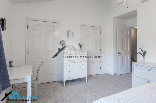 Building Photo - 208 Standish Dr