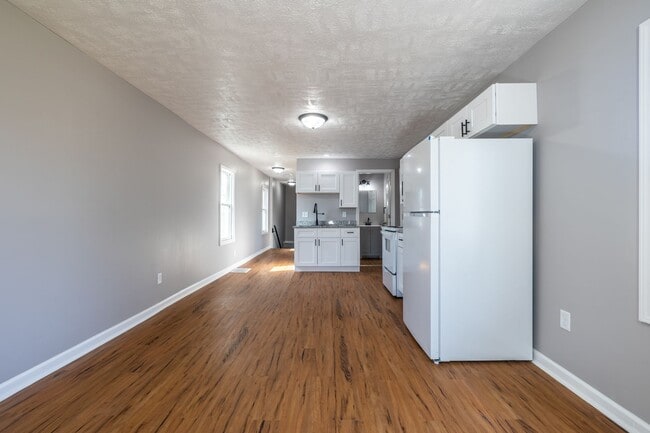 Building Photo - A Great 2BD/1.5BA Single Family Home That Has Been Recently Renovated