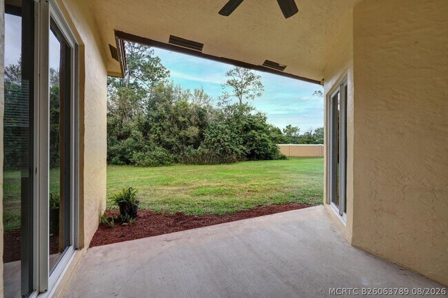 Building Photo - 833 SW Vineland Ct