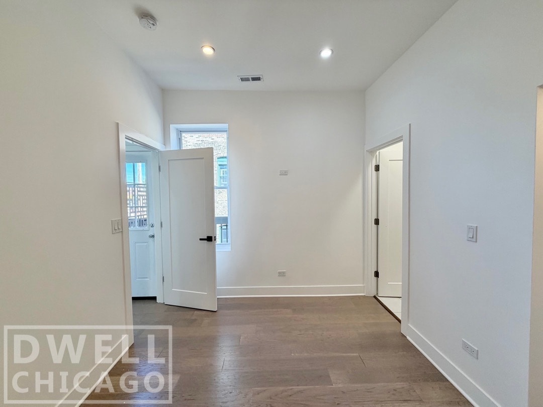 Building Photo - 452 N Racine Ave