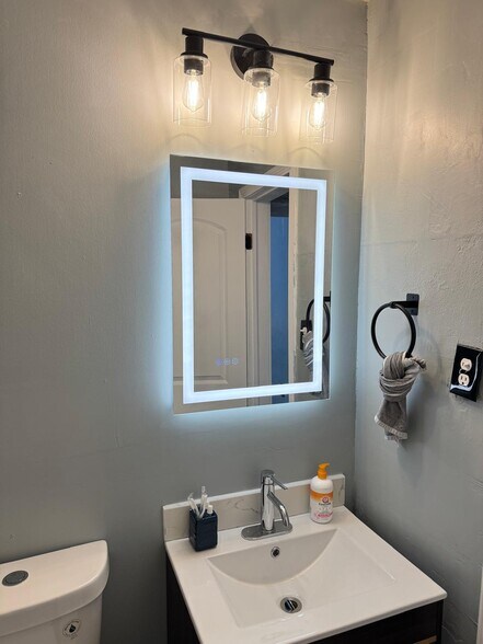Bathroom - 414 N 60th Way