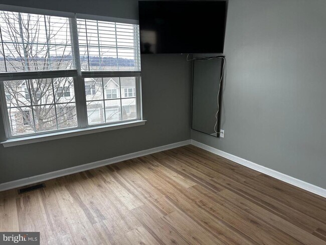 Building Photo - 2732 Shelburne Rd