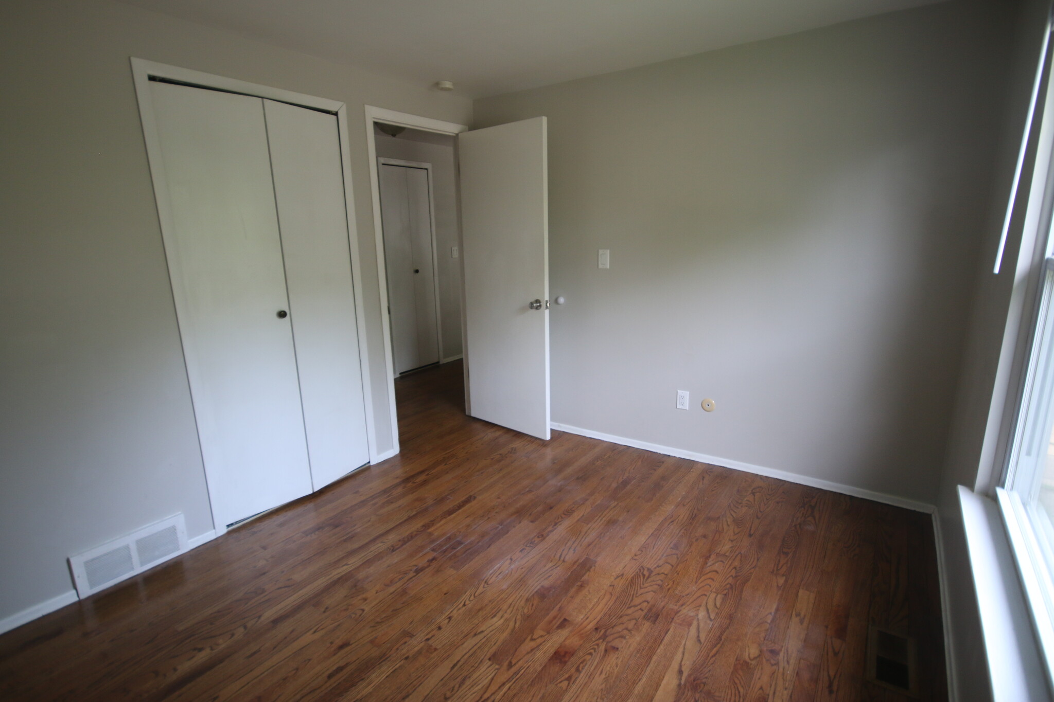 Upper Bedroom - 2184 Hemlock Dr