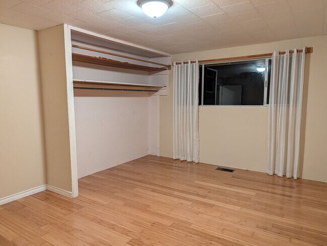 Building Photo - 12633 E Lake Dr