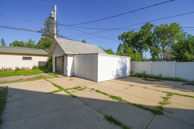 Building Photo - 1515 S Duluth Ave