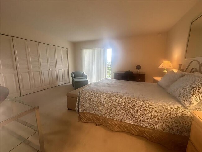 Building Photo - 4037 Harwood D