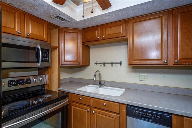 Building Photo - 908 Lake Destiny Rd