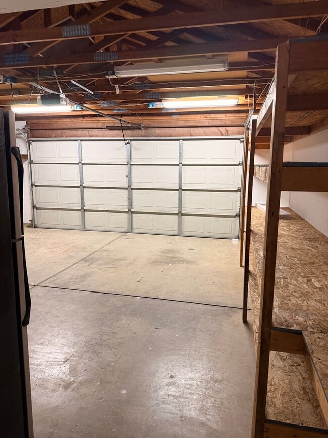 Building Photo - 3-bedroom, 2-bath home in great neighborhood!