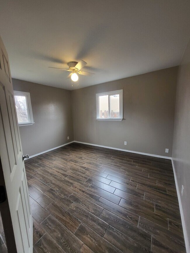 Building Photo - NE 3 Bedroom 2 Bath 1754/sf home