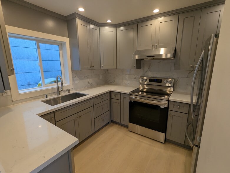 Kitchen - 1801A 28th Ave