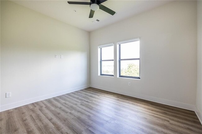 Building Photo - 112 Rogers St NE