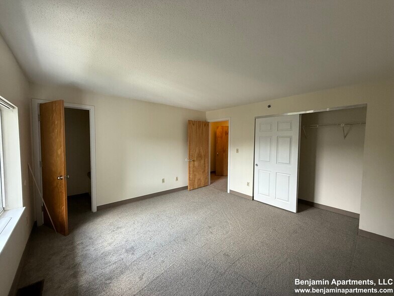 Building Photo - 148 North Beacon St