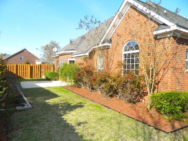 Building Photo - 1101 Brighton Dr