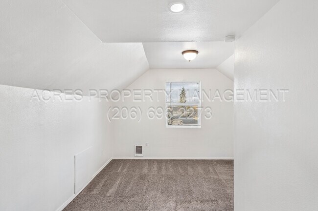 Building Photo - 2034 E 34th St