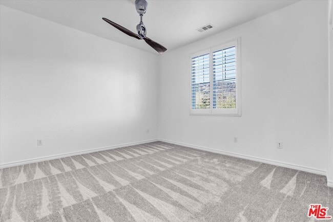 Building Photo - 577 Comet Ave