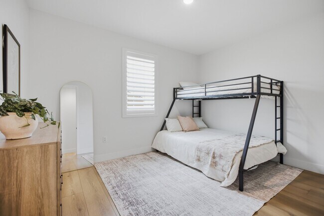 Building Photo - 30440 Tetrault Ct