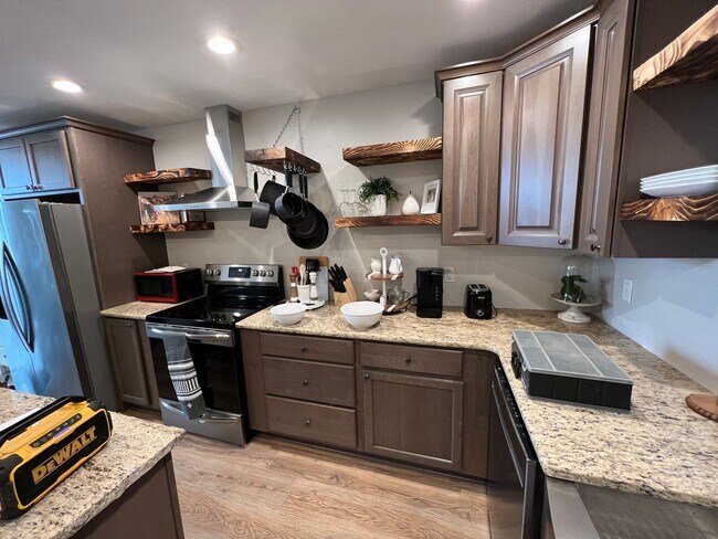 Building Photo - Country Financial Insurance Apartments