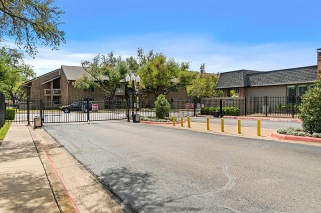 Building Photo - 10767 Villager Rd