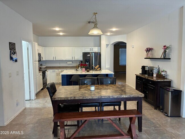 Building Photo - 1713 S 115th Dr