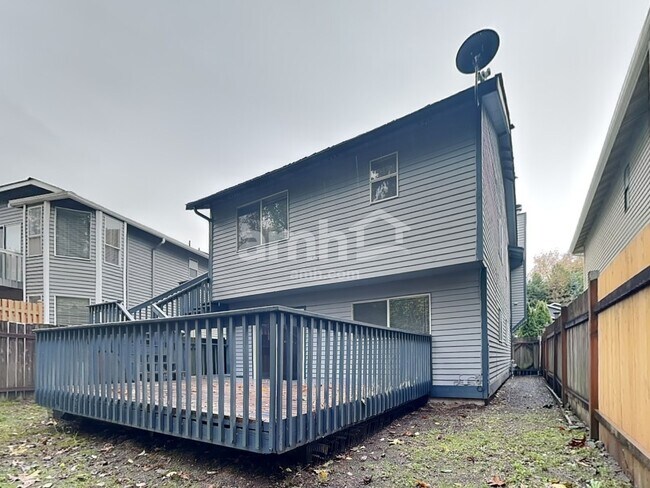 Building Photo - 2078 SE 8th Dr