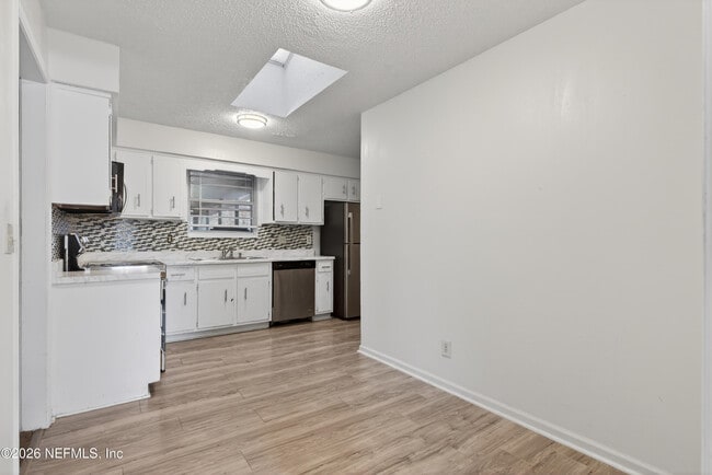 Building Photo - 217 Quince Ct