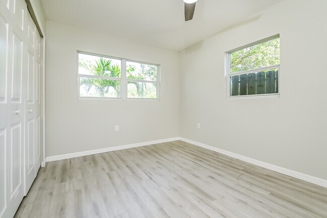 Building Photo - 9612 Pineridge Ave