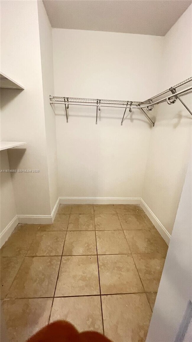 Building Photo - 370 NE 34th Ave