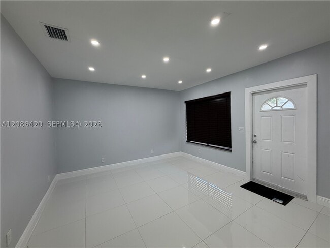 Building Photo - 335 NE 168th St