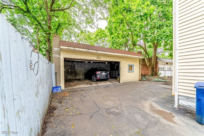 Building Photo - 2036 Lark St