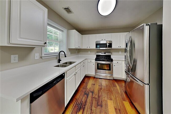 Building Photo - 1045 Winthrope Chase Dr
