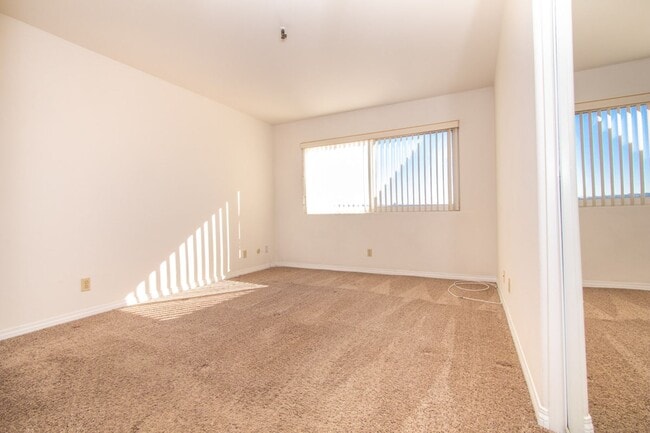 Building Photo - 4015 Crown Point Dr