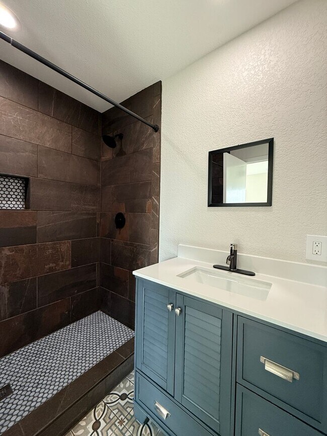 Building Photo - Bright & Clean 3 Bedroom 2 Bath