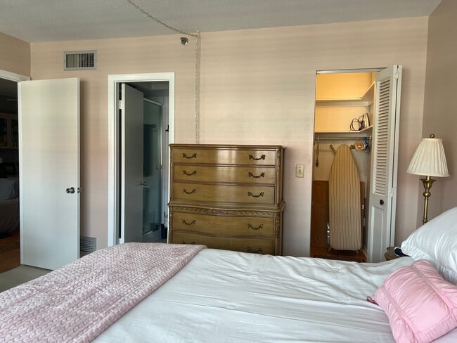 Building Photo - Costa Brava Venice Island 2BR/2BA Condo