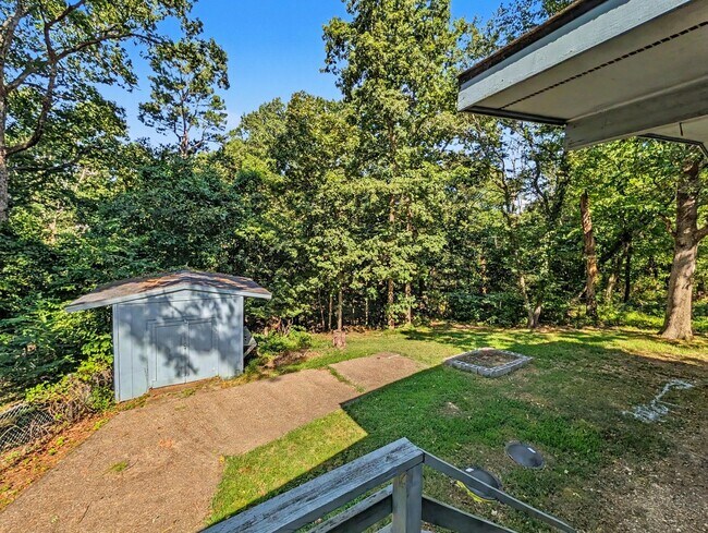 Building Photo - 16 Evesham Ln