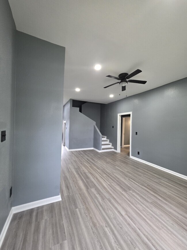 Building Photo - 307 E Pembroke Ave