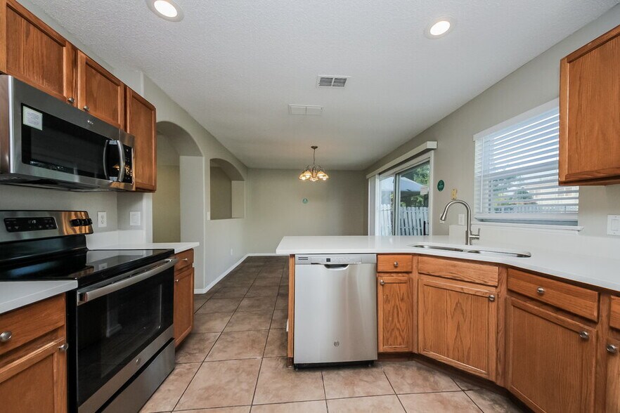 Building Photo - 1239 Heather Lake Dr