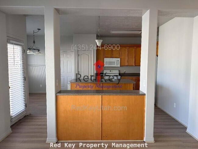 Building Photo - 1380 Single Family Home