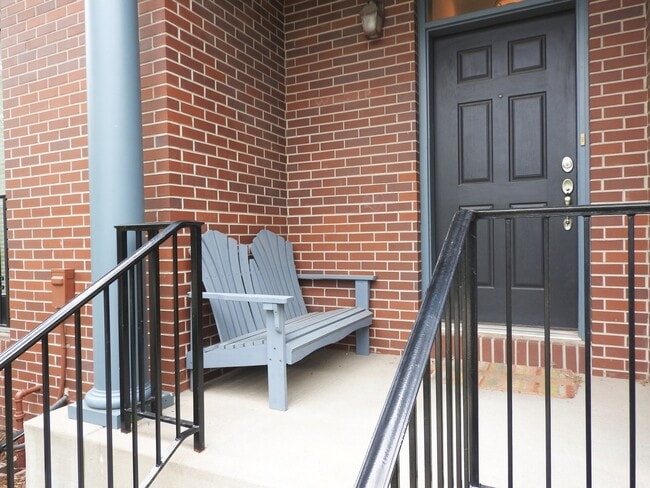 Building Photo - Central Park Home For Rent! Corner Unit!