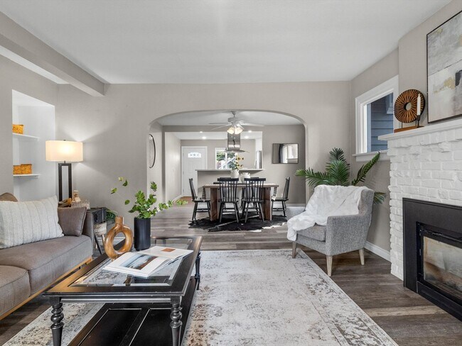 Building Photo - Charming Tacoma 2BR with Private Patio & RV Parking