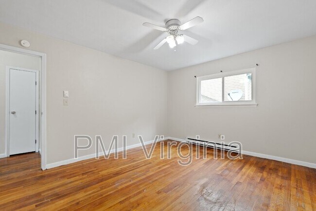 Building Photo - 2412 Courtney Ave