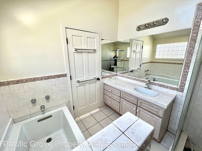 Building Photo - 3 br, 2.5 bath House - 165 Pacific Avenue