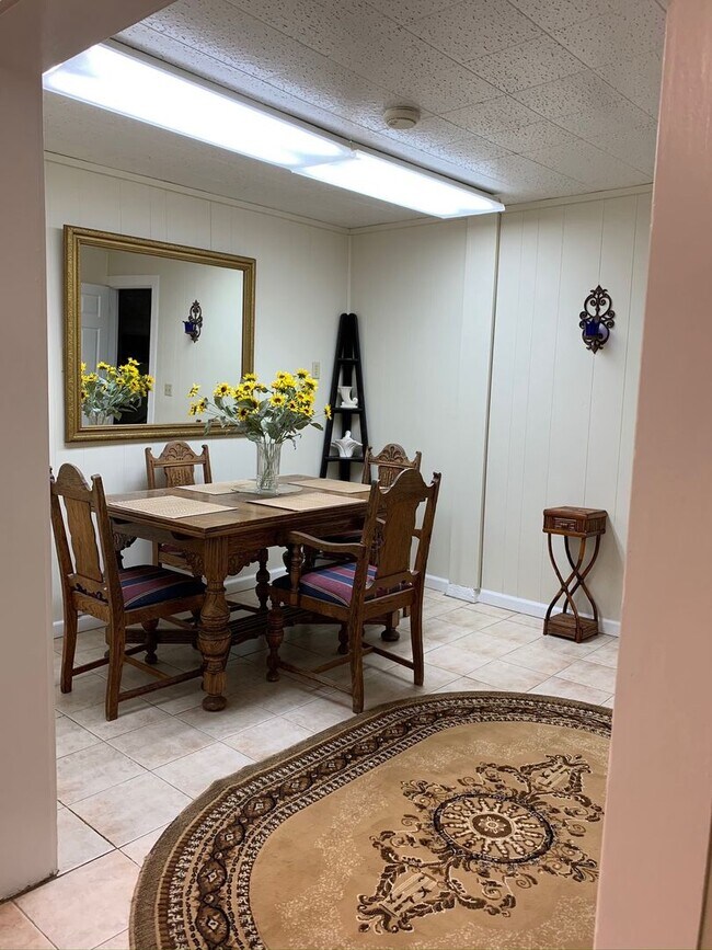 Building Photo - 1447 Lincoln Way