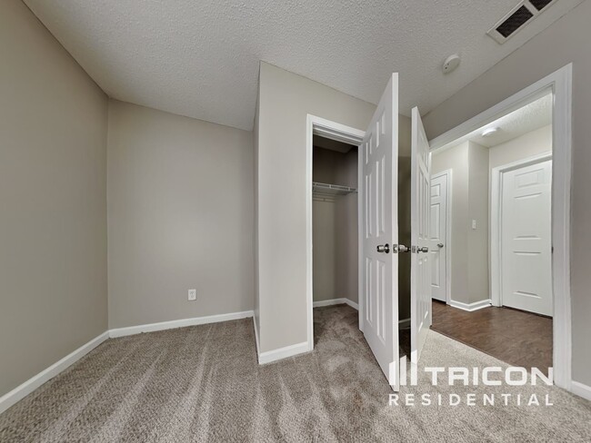 Building Photo - 65 Holly Creek Dr