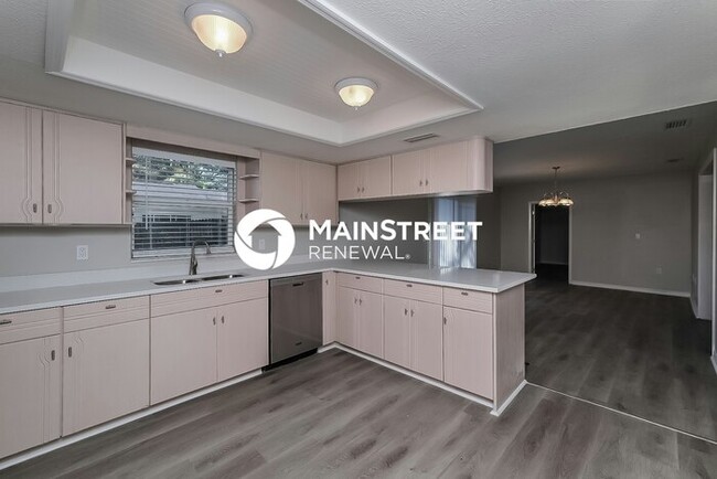 Building Photo - 7900 Lightfoot Dr