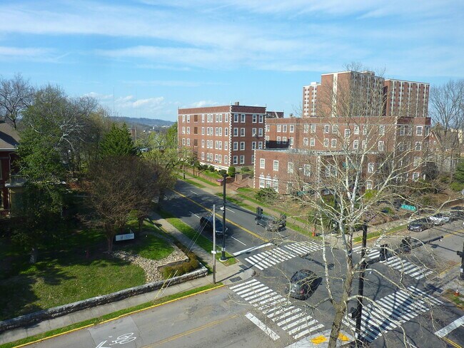 Building Photo - 1BR/1BA Penthouse Condo | University Tower...