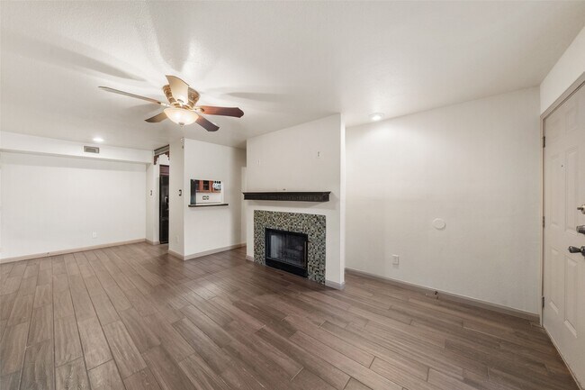 Building Photo - 1880 White Oak Dr