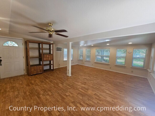 Building Photo - Spacious House with Landscaper Included Av...