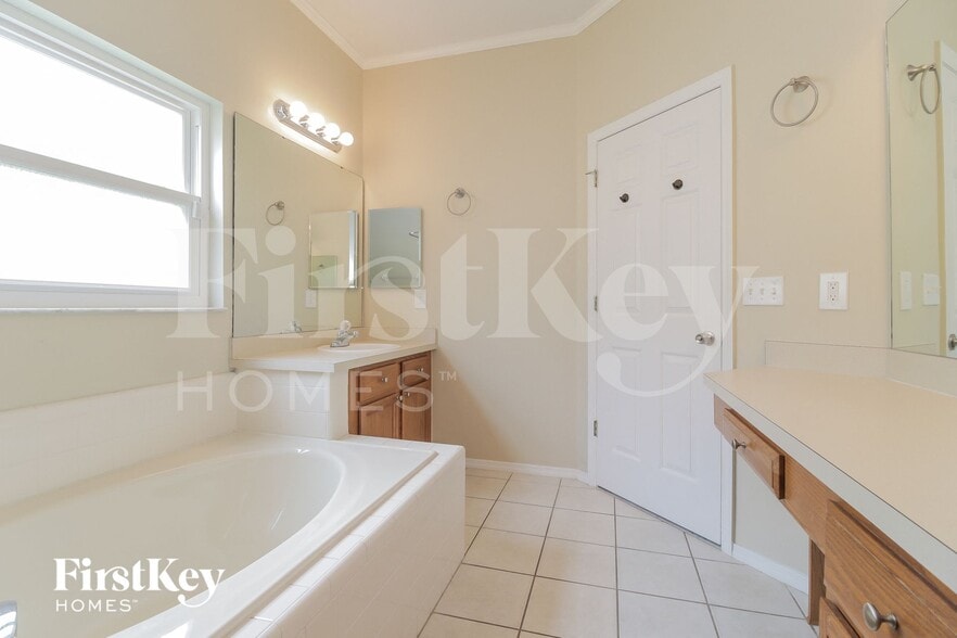 Building Photo - 3001 Cardinal Glen Pl