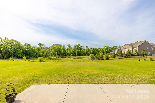Building Photo - 2624 Snap Dragon Dr